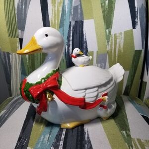 COPY - Vtg Mother Goose Duck Ceramic Cookie Jar With 2 Babies Christmas Wreath …